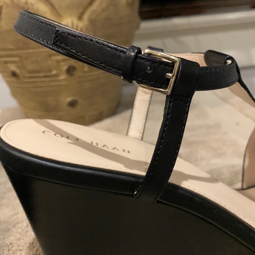 Cole Haan Black Leather Sandals - Size 9 - Picture 9 of 13